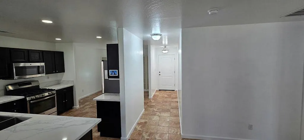 3 bed, 1445 sqft, $2,500 — Photo 4