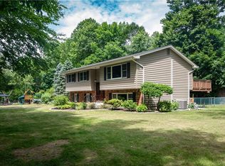 54 Schriever Ln, New City, NY