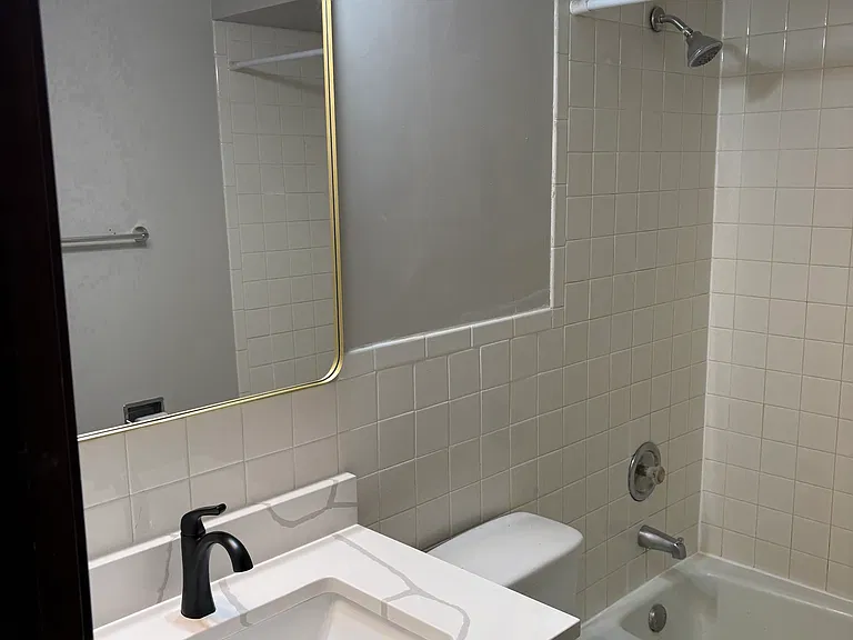 1370 E Washington St #3NE — Photo 15