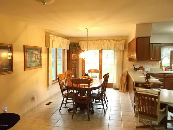 2nd image of 28660 Sarabyn St