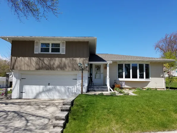 836 South Ave, Lomira, WI 53048