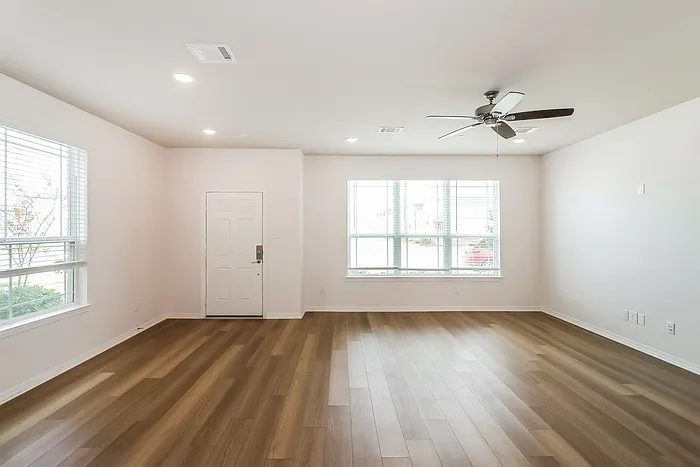 2850 Scanlan Mdw — Photo 5
