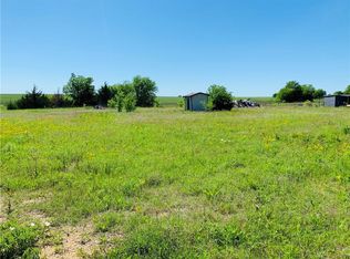 1402 S Louisiana St, Grandview, TX 76050