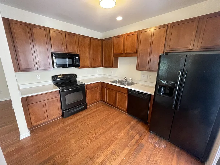 1130 Renewal Pl #100 — Photo 3