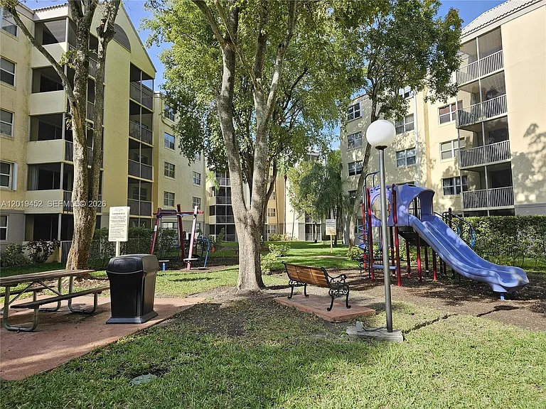 8245 Lake Dr #204 — Photo 14