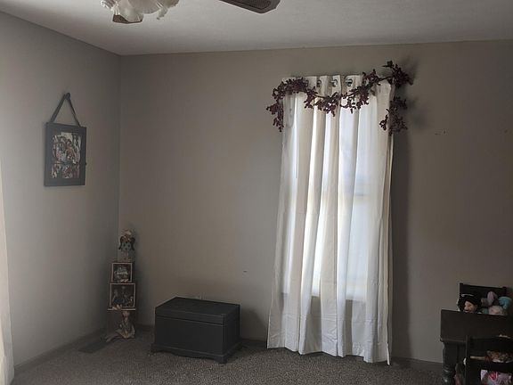 3rd image of 221 Morse Ave