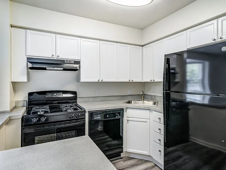 Nob Hill Apartment Homes — Photo 3