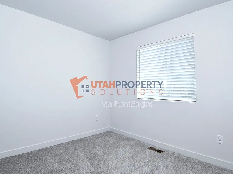1058 W 360 S — Photo 22