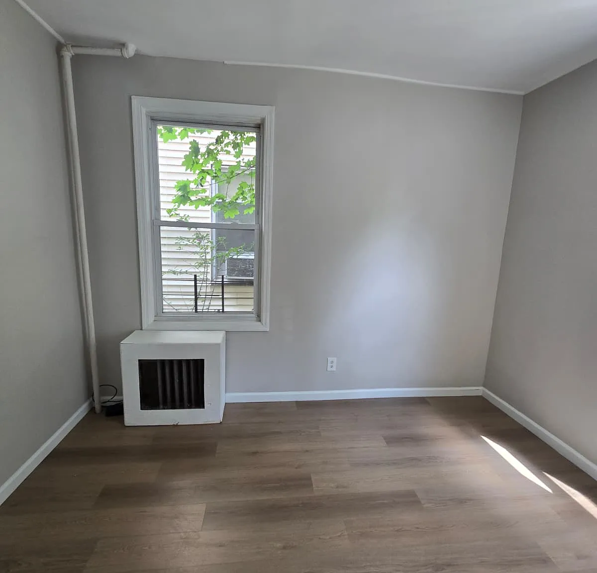 98 Grace St — Photo 3