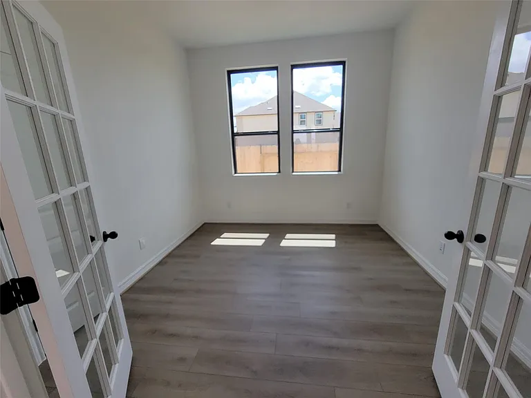 21651 Foxes Trove Trl — Photo 10