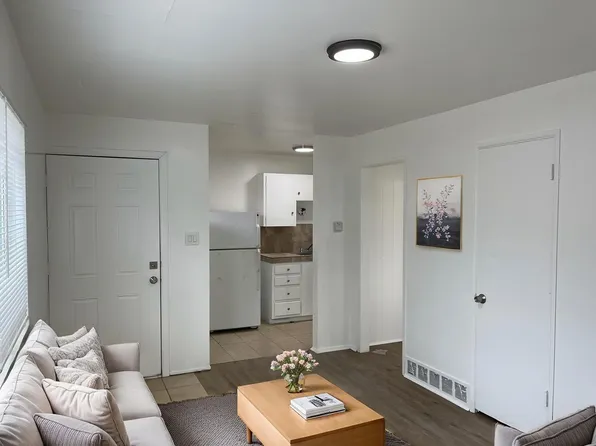 The Cottages at 3440