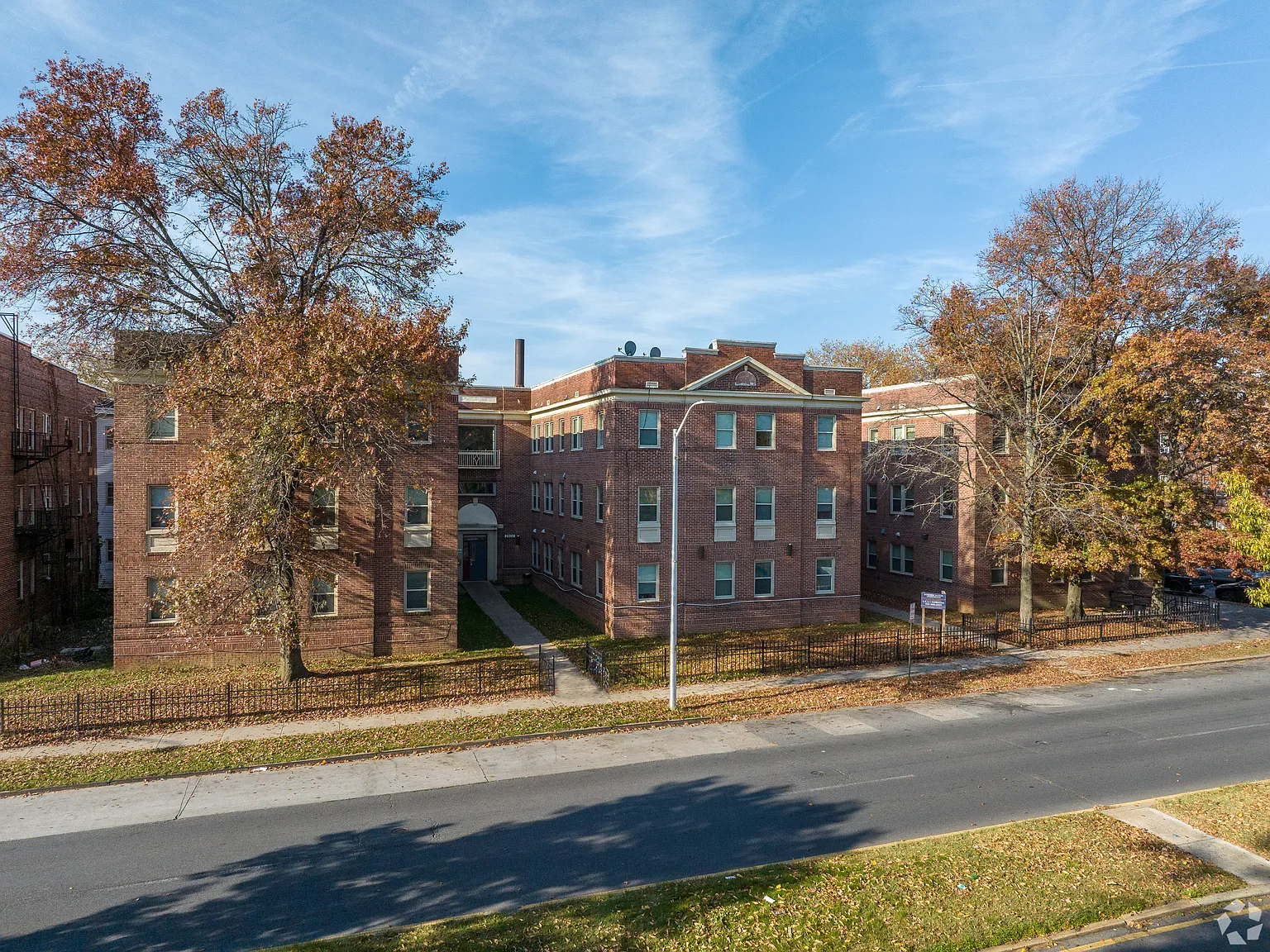 Parkside Manor — Photo 1