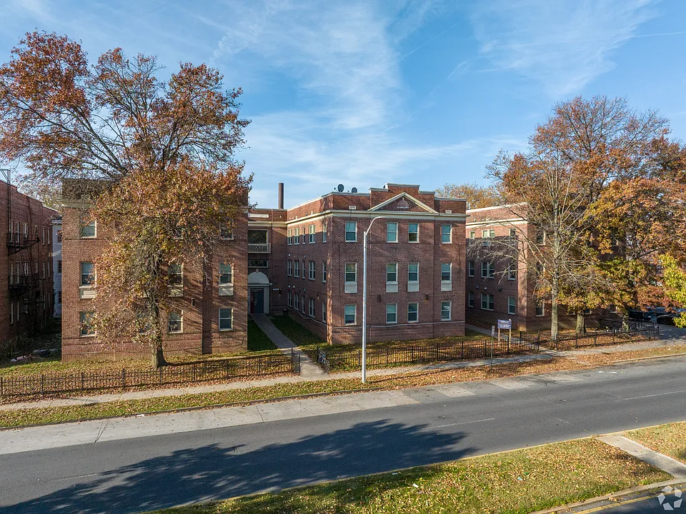 Parkside Manor