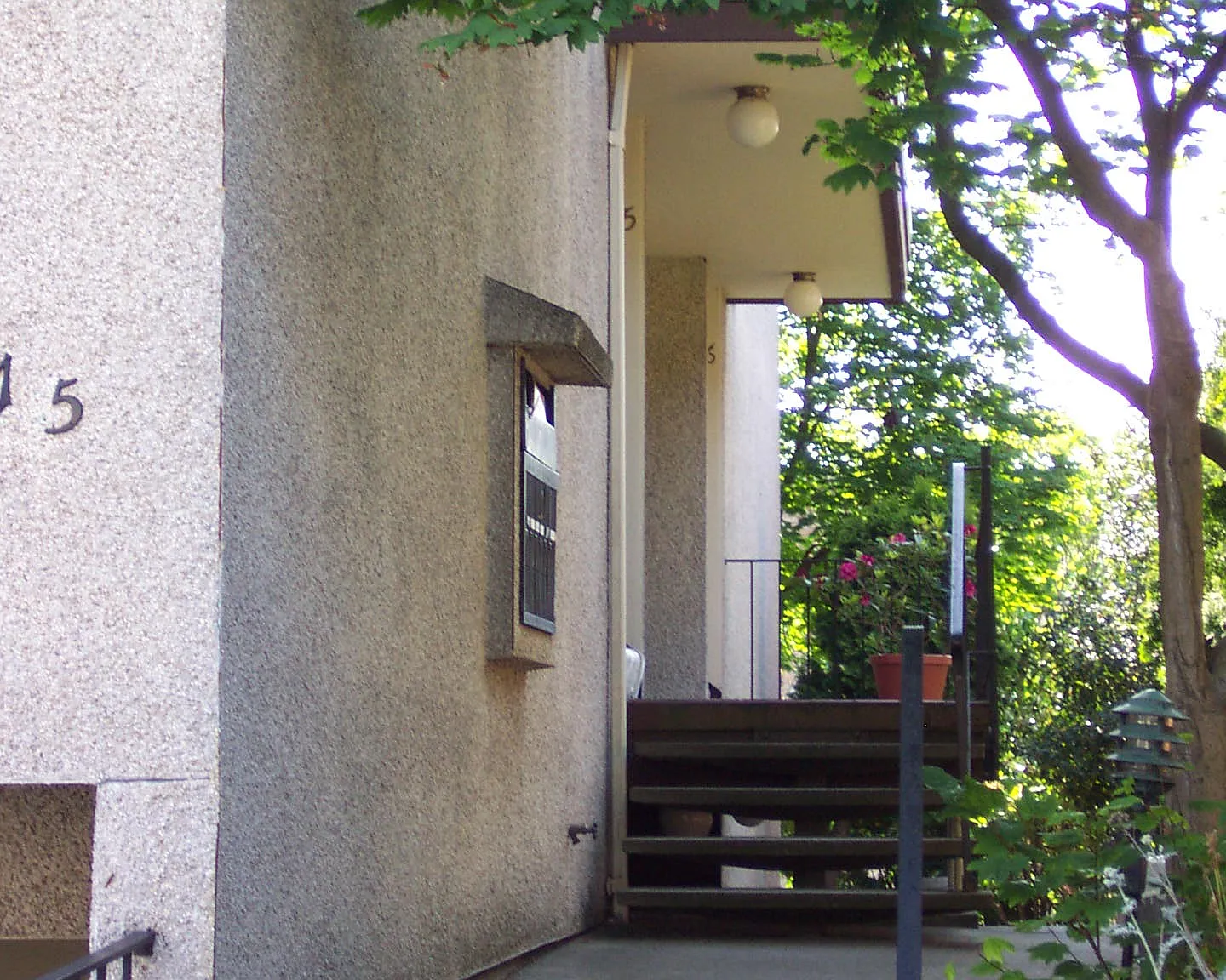 315 13th Ave E — Photo 1