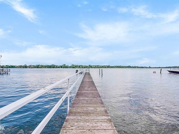 3rd image of 2543 Saint Clair River Dr