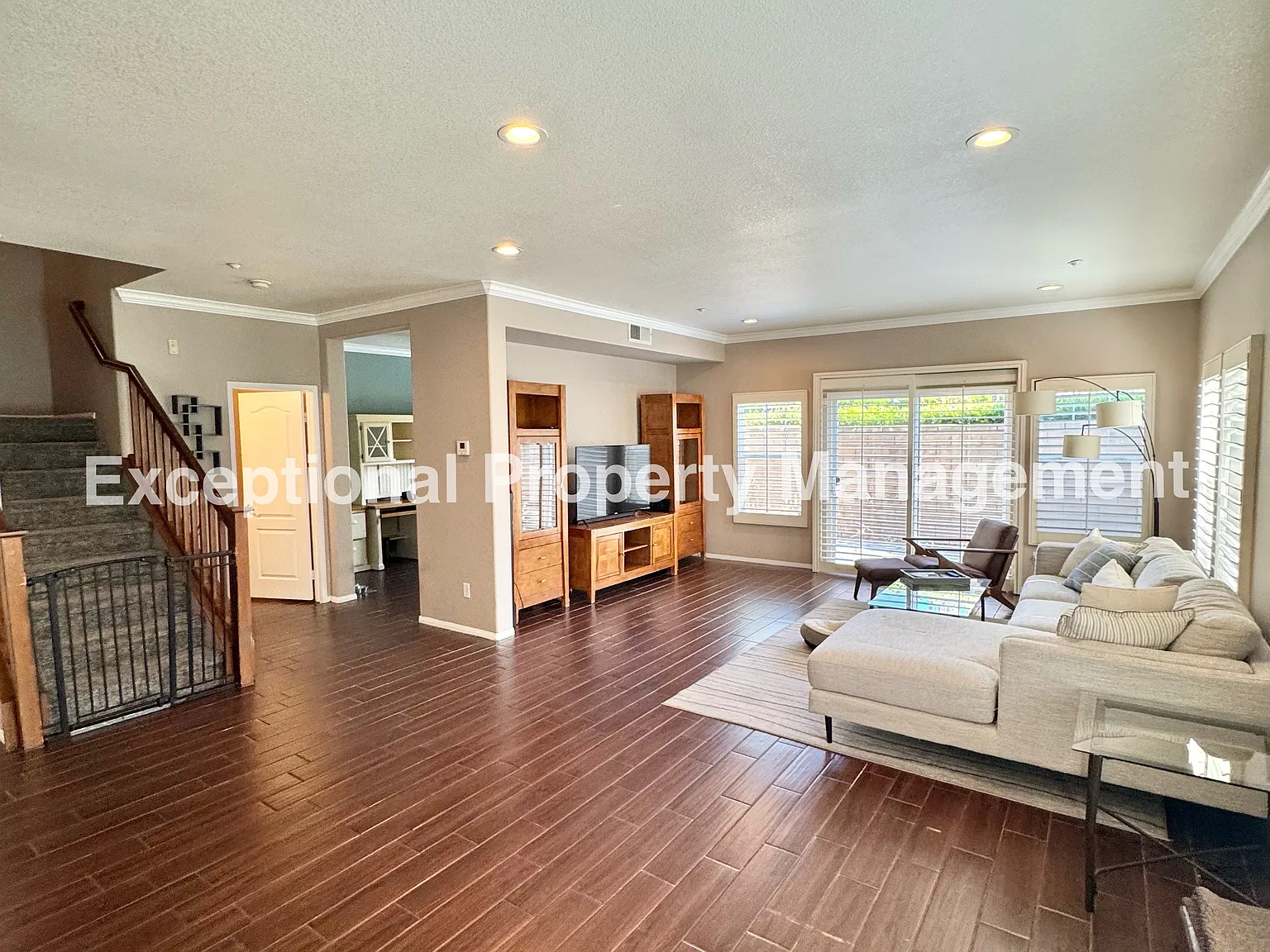3 bed, 2.5 bath, 1964 sqft, $3,400 — Photo 2