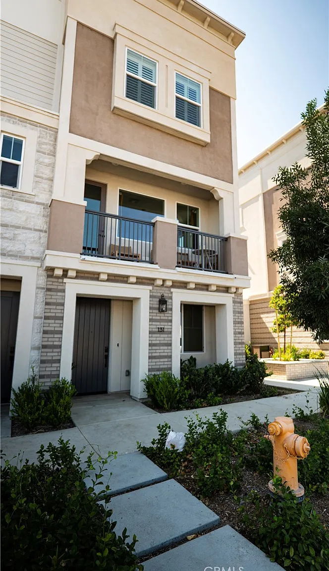 4 bed, 1564 sqft, $4,200 — Photo 2
