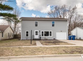 927 Seaman Ave, Dekalb, IL 60115