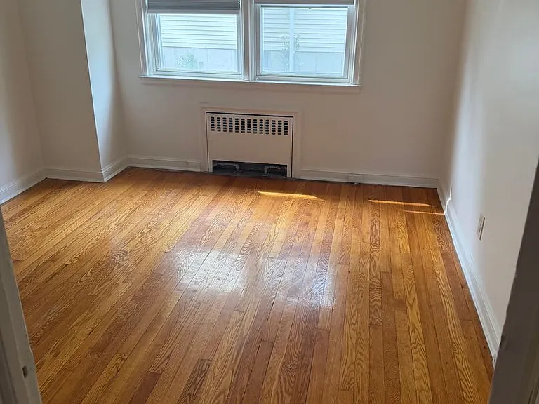 2228 W Allen St — Photo 11