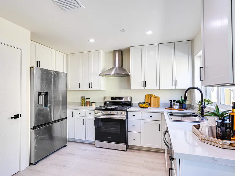1012 S Mollison Ave — Photo 12