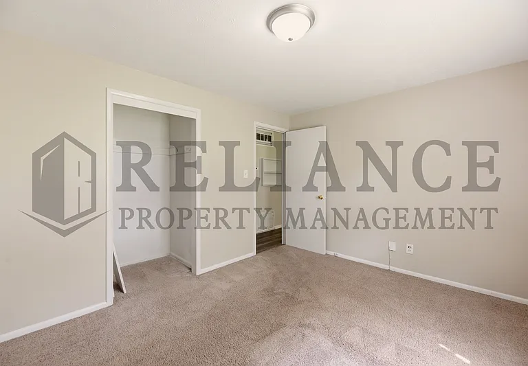 4421 S Oak Ave — Photo 13