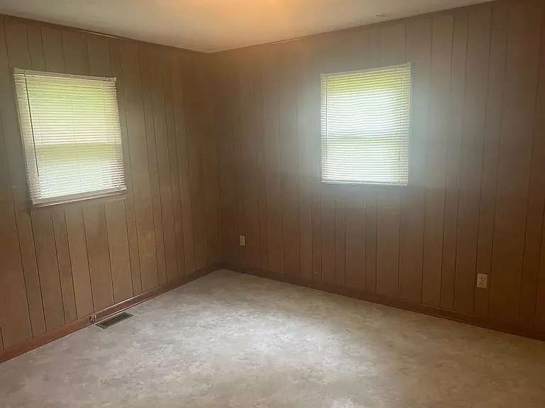 735 Douglas Dr — Photo 12