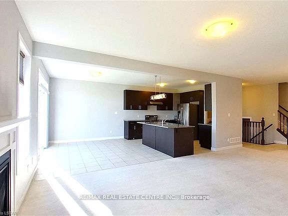 5th image of 1560 Finley Cres