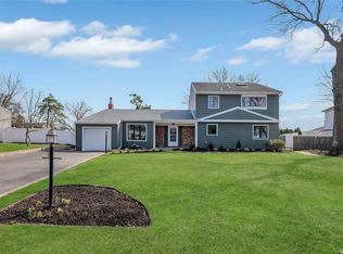 10 Porpoise Dr, Centereach, NY 11720