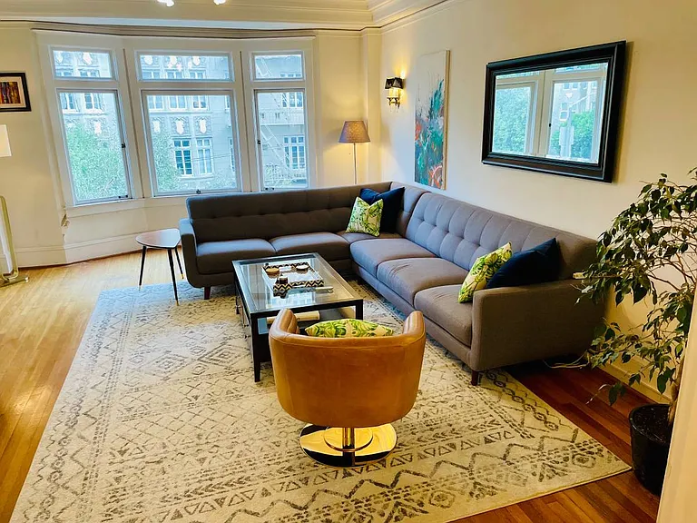 1801 Franklin St #302 — Photo 1