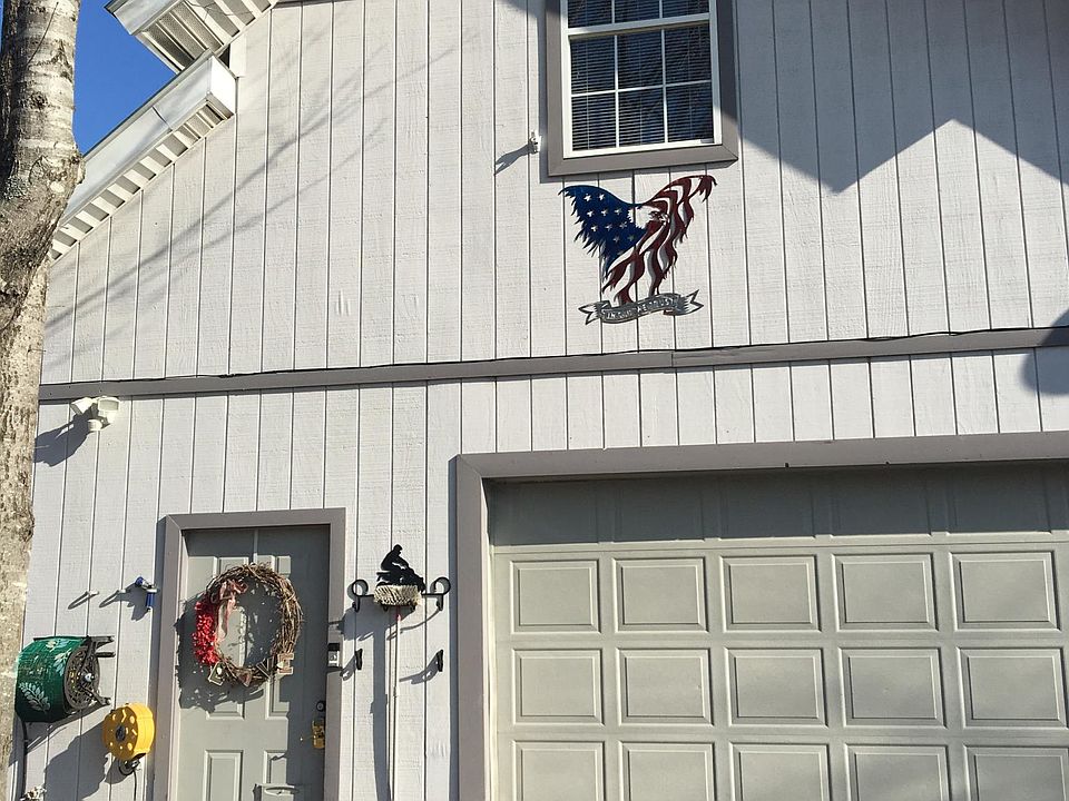 Private entrance to 2nd floor apartment with Ring Doorbell protection