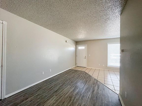 3rd image of 900 NW 24th St #1