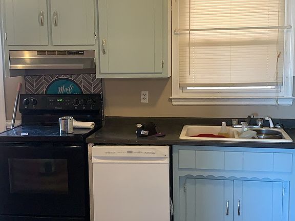 3rd image of 3914 Yorktown Dr