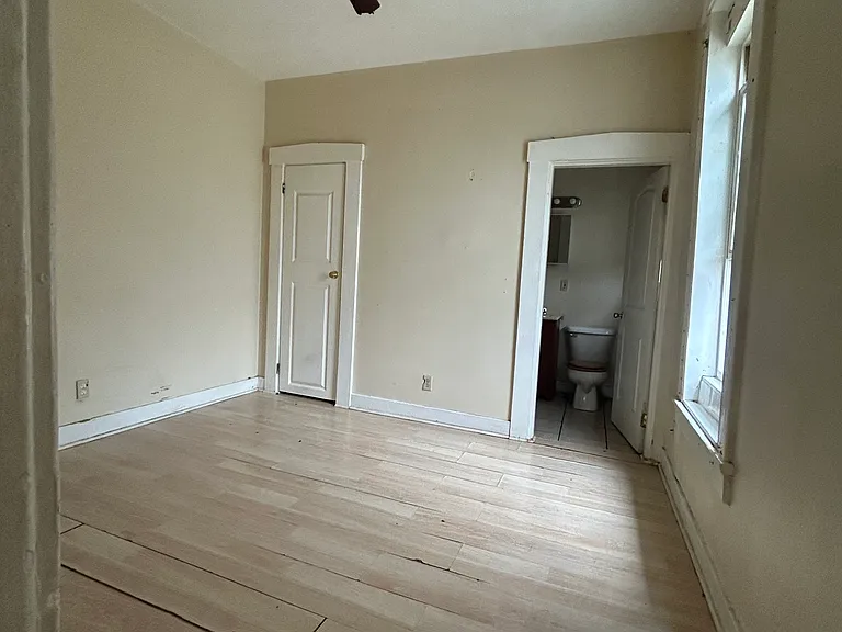 1110 E Oak St #2E — Photo 4