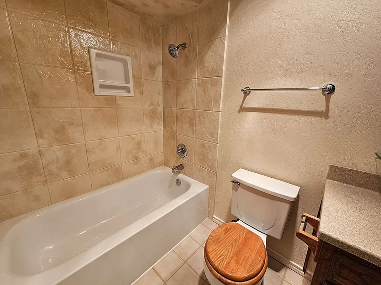 400 Hallmark Dr — Photo 30