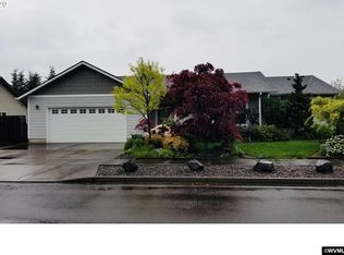 907 27th Ave, Sweet Home, OR 97386