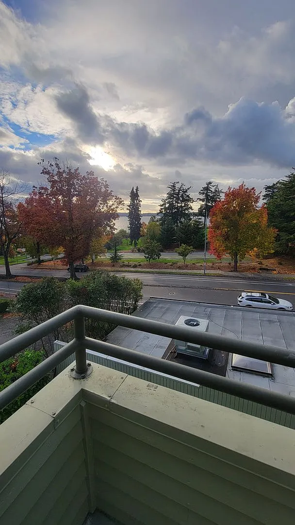 Downtown Kirkland 2 Bed, 2.5 Bath Townhome For Rent W Water Views! — Photo 1