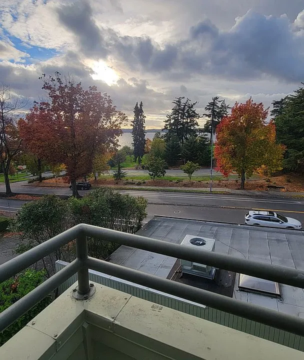 15 4th Ave #3