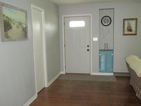 5th image of 1105 E Rand St