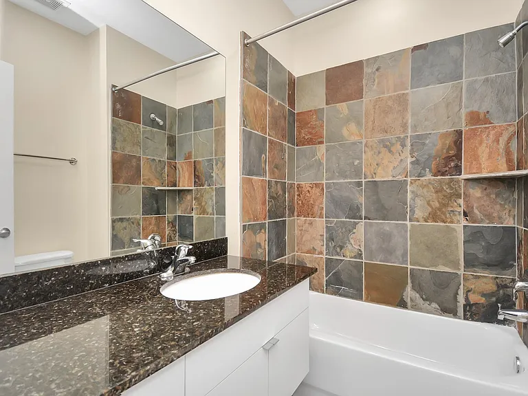 1118 Columbus St #B — Photo 8