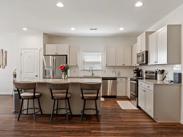 8020 Kensington Trl, Calera, AL 35040