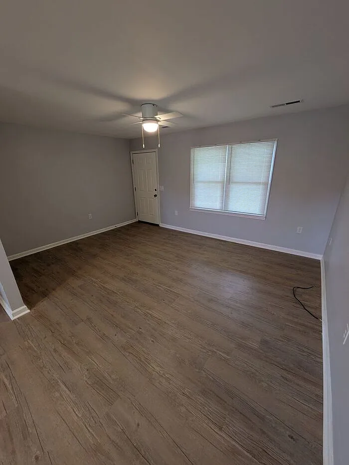 2 bed, 1.0 bath, $1,095 — Photo 2