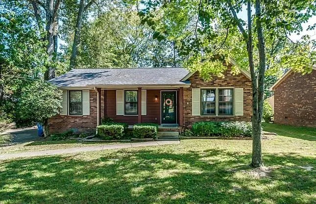 3 bed, 1352 sqft, $2,495 — Photo 1