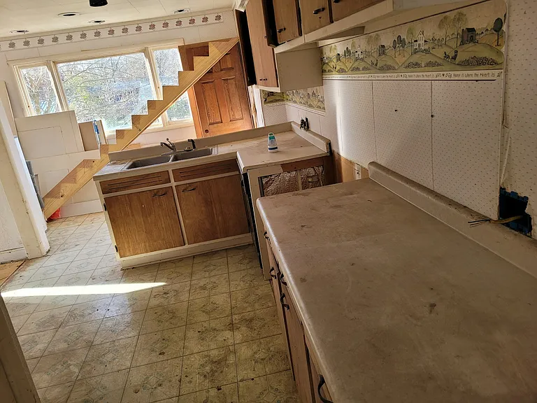 332 N French St — Photo 5