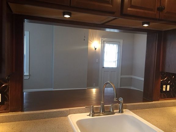 3rd image of 312 Collins Ave #2nd