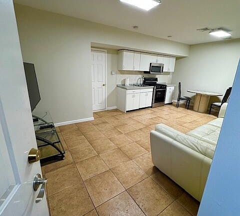 3rd image of 353 Ashland Ave #1A