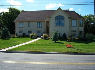 325 Pier Ave, Riverhead, NY 11901