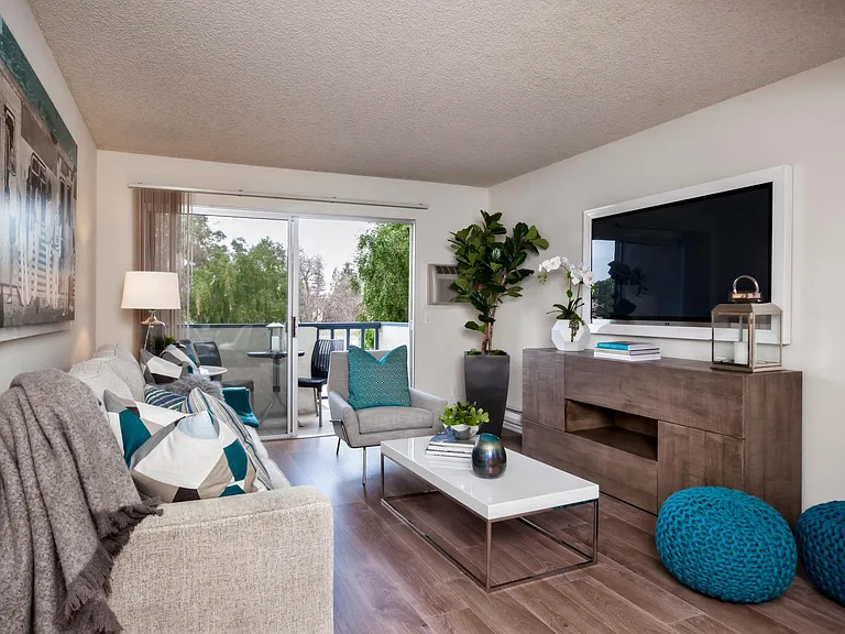 Newport Apartments — Photo 15