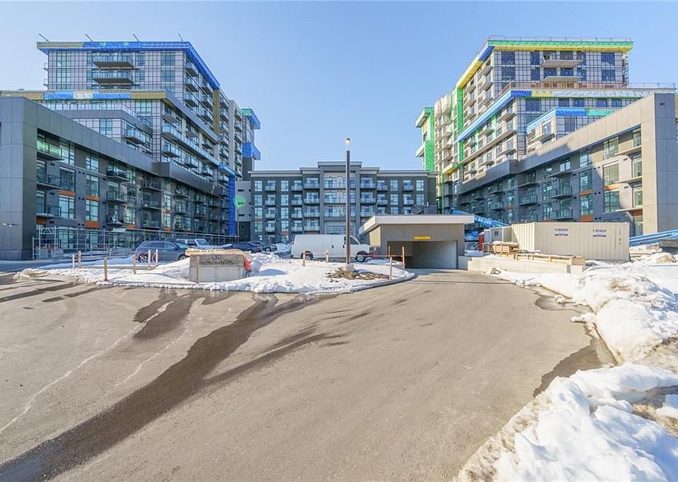 1st image of 450 Dundas St E #1213