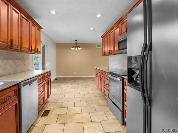 81 Ravenwood Dr, Camdenton, MO 65020