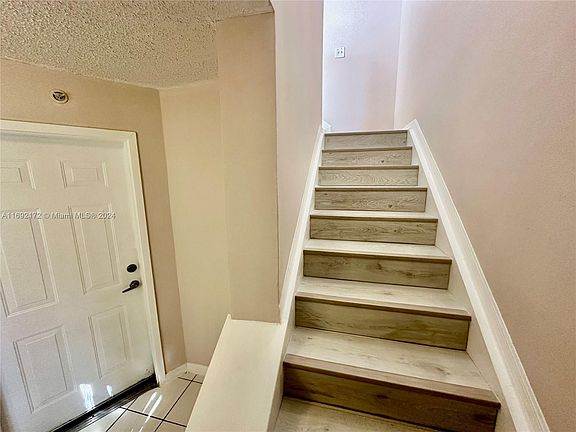 4th image of 2941 NE 185th St APT 1301